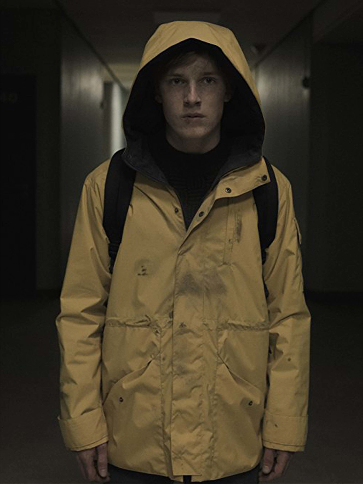 Louis Hofmann in Yellow Jacket Dark