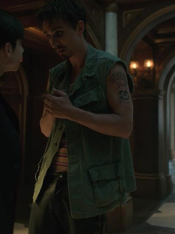 The Umbrella Robert Sheehan Green Vest