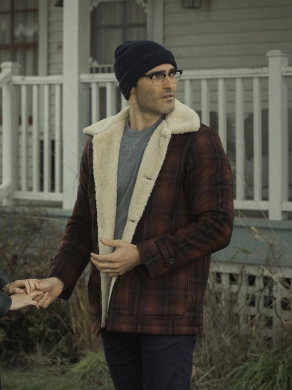 Superman-and-Lois-Tyler-Hoechlin-Plaid-Jacket