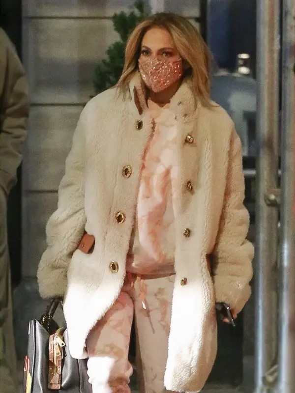 Jennifer-Lopez-Selena-The-Series-Fur-Coat