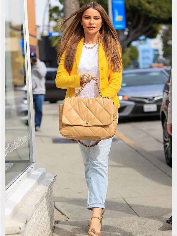 Sofia-Vergara-Yellow-Blazer