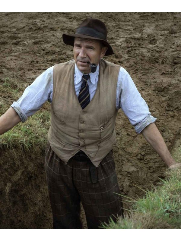 Ralph-Fiennes-The-Dig-Vest