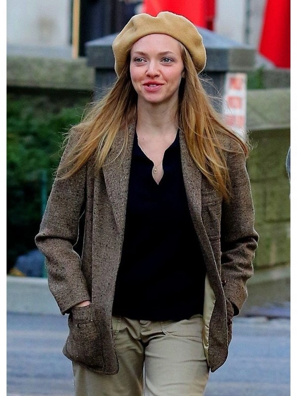 Amanda-Seyfried-Tweed-Brown-Blazer