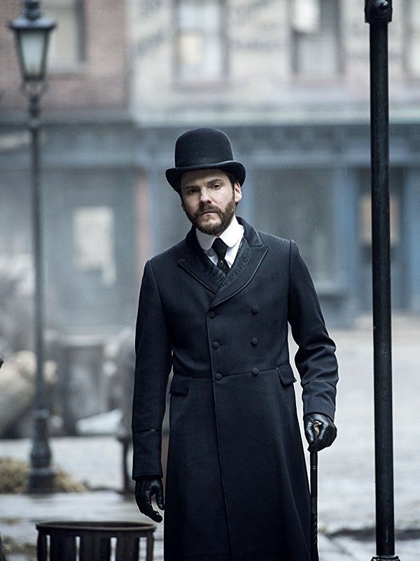 Daniel-Bruhl-The-Alienist-Coat-1