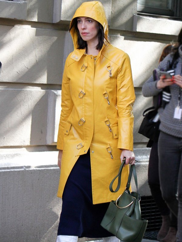 Elle-Fanning-A-Rainy-Day-In-New-York-Coat