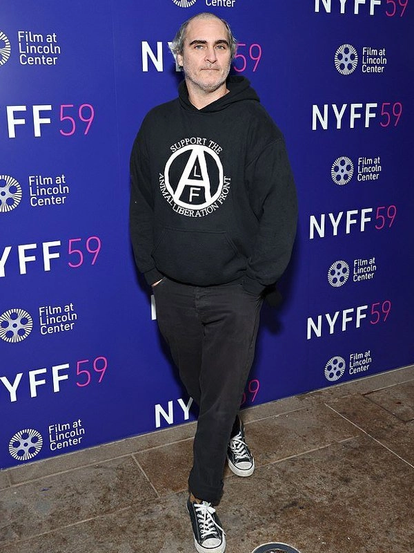 Joaquin-Phoenix-Black-Hoodie