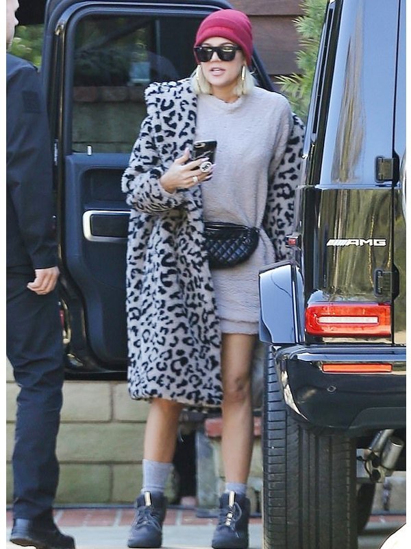 Khloe-Kardashian-Keeping-Up-with-the-Kardashians-Fur-Coat