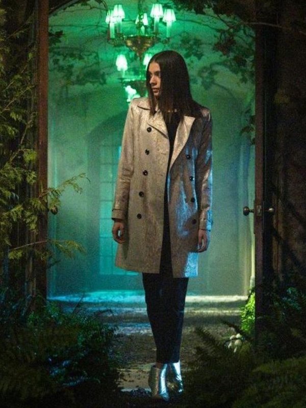 Laysla-De-Oliveira-Locke-Key-Coat