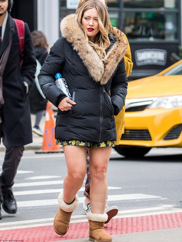 Younger-S07-Hilary-Duff-Black-Fur-Jacket