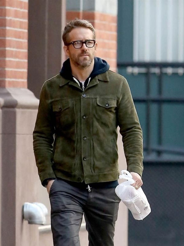 Red-Notice-Ryan-Reynolds-Green-Jacket