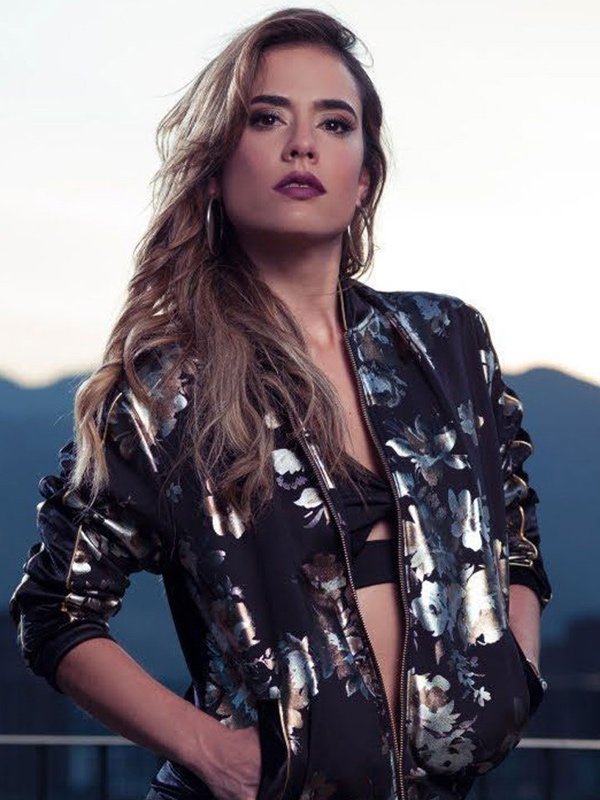 The-Queen-of-Flow-Carolina-Ramirez-Black-Jacket